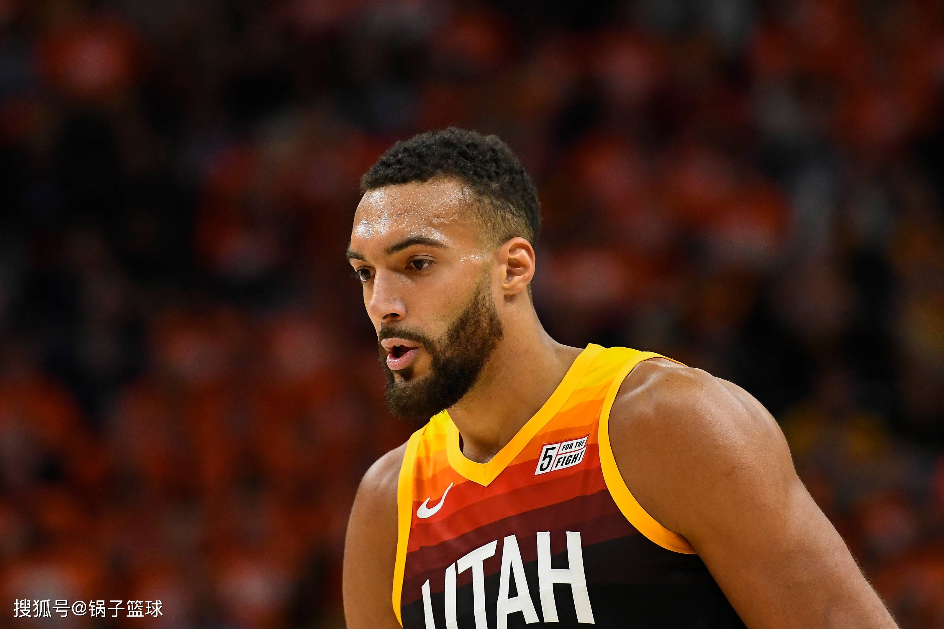 广州队轻取国王，浓眉哥刷新纪录