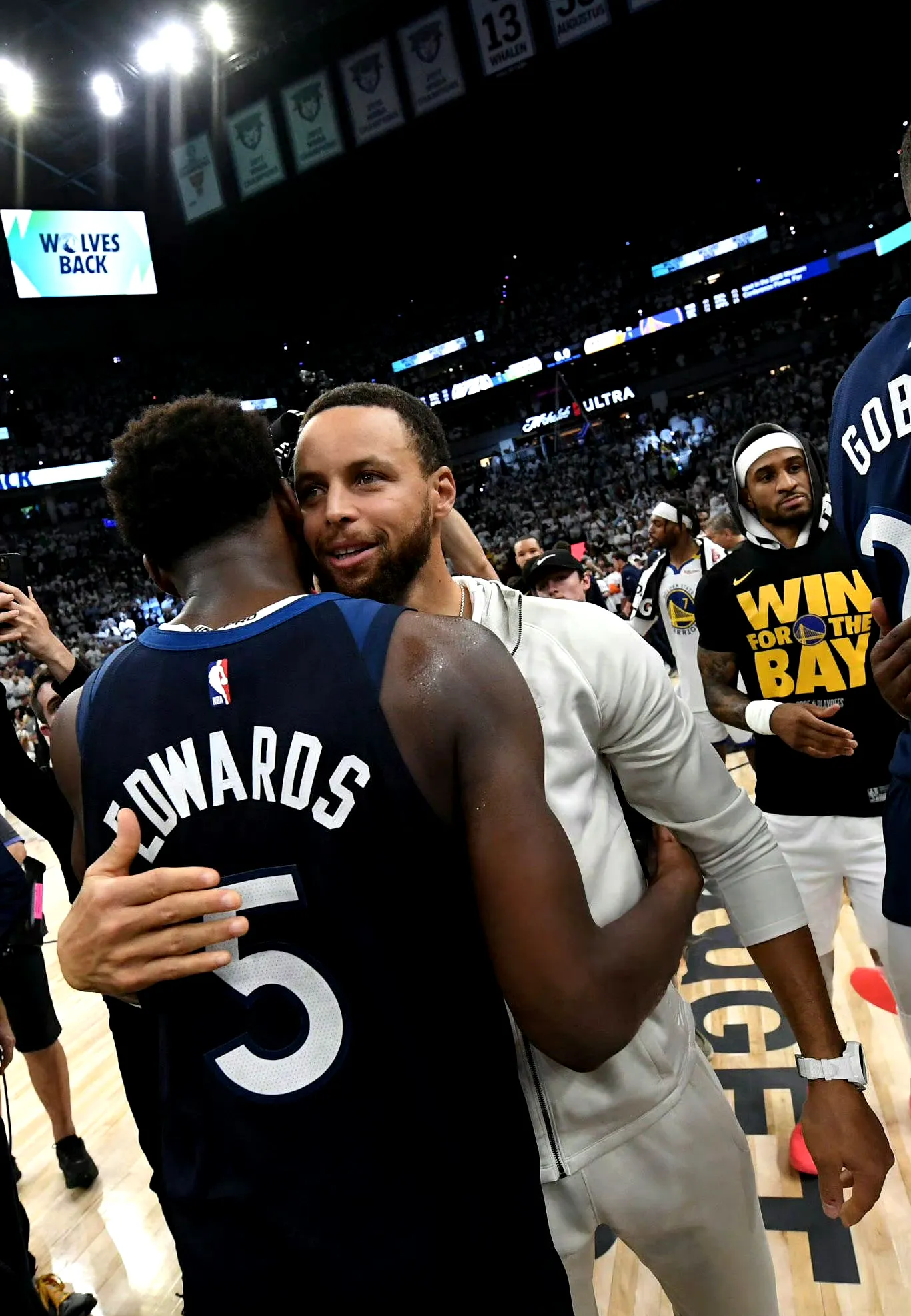 江苏队险胜勇士,恩比德关键制胜 江苏队险胜勇士,恩比德关键制胜