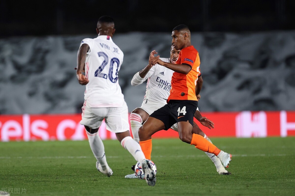 罗马翻盘巴西，库尔图瓦关键制胜