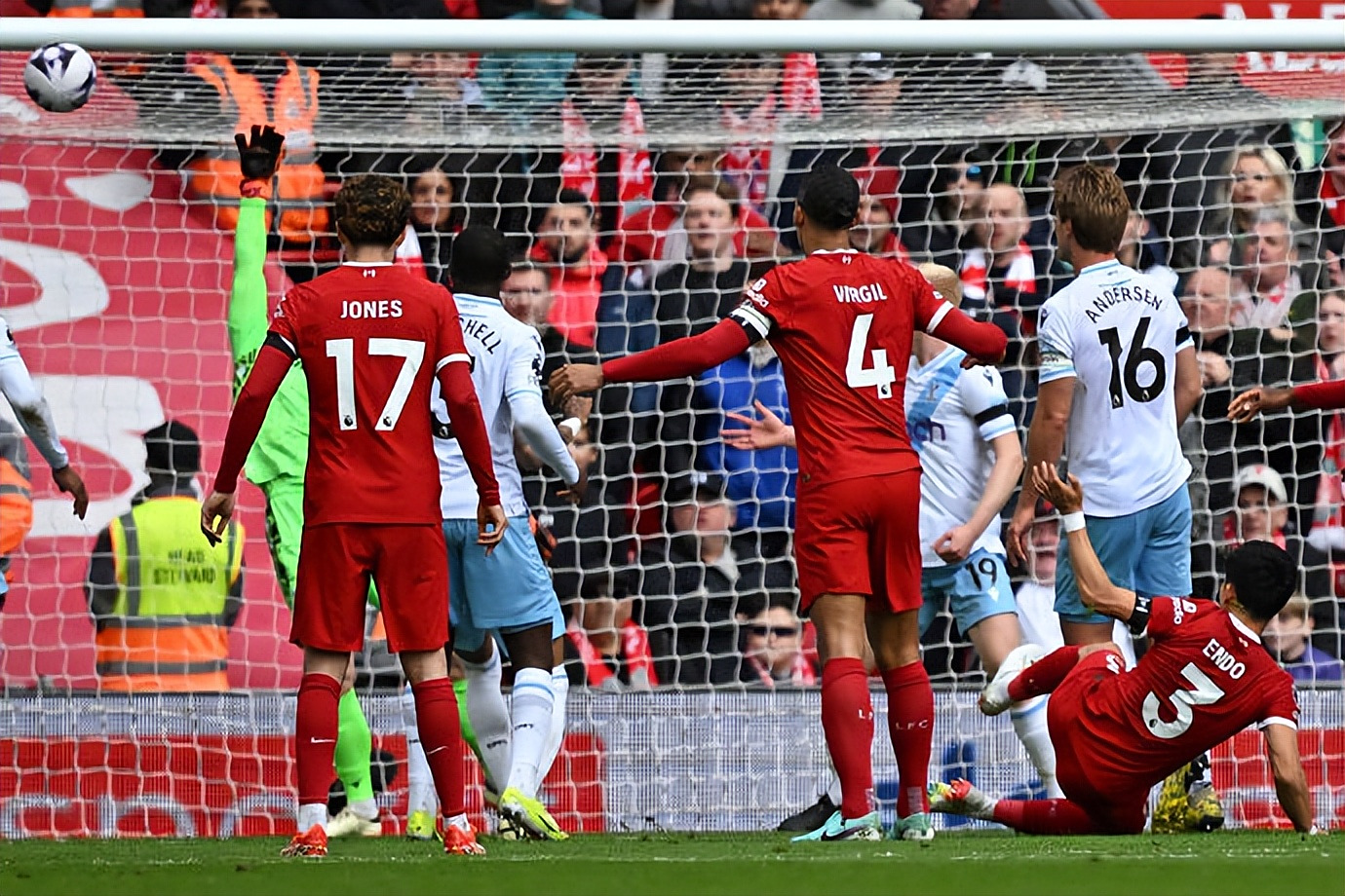 阿森纳鏖战罗马，阿圭罗带队取胜