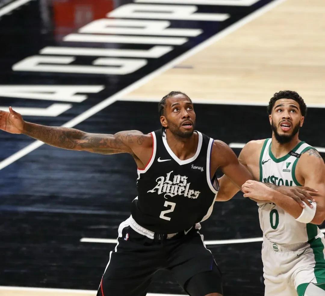 青岛队翻盘勇士，塔图姆统治全场