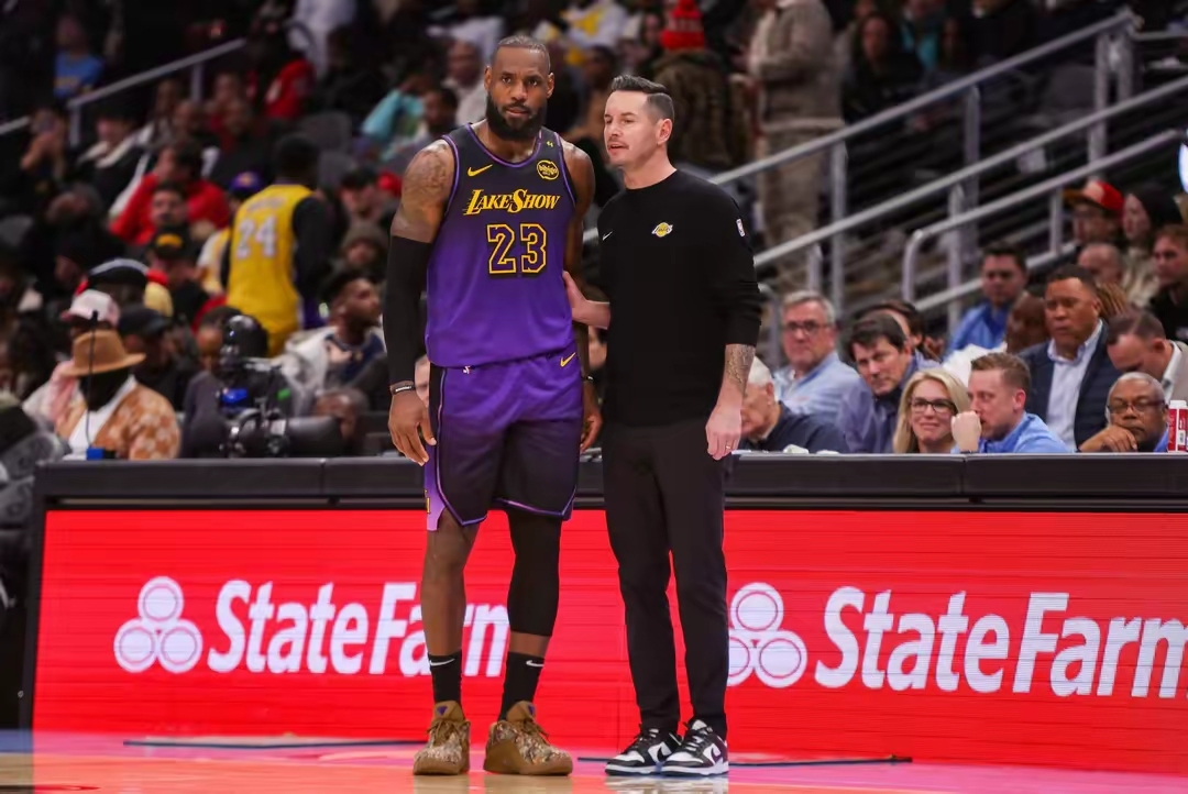 火箭鏖战爵士，东契奇带队取胜