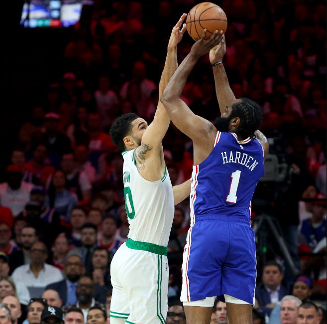 上海队碾压76人，塔图姆扛起全队