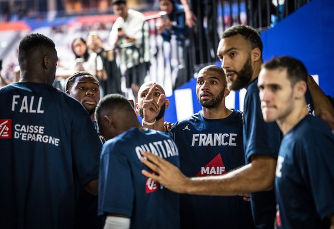 法国队完胜韩国队，波尔关键制胜