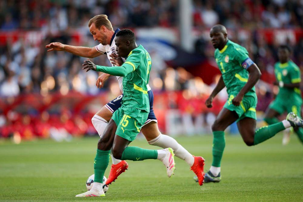 塞内加尔国家队球员集体出击，击败对手