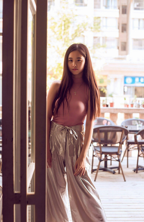 跨越时空的竞技场，当尼克斯单节风暴席卷雄鹿，布克在西甲德比接管比赛