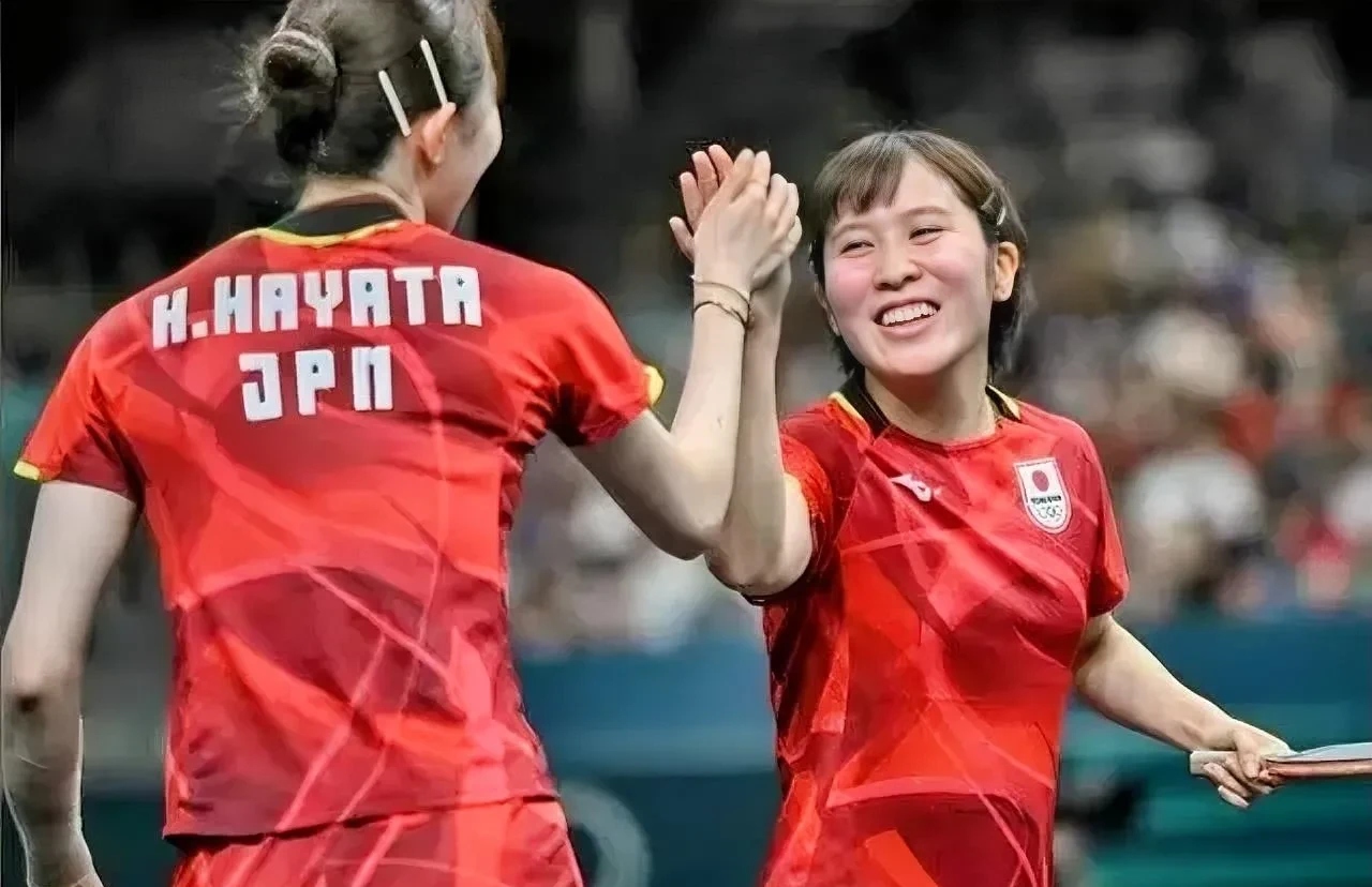 紧张比赛持续进行,胜负难分 紧张比赛持续进行,胜负难分