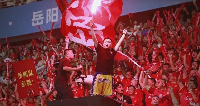 实力不凡球队再次交锋,角逐谁能取胜 实力不凡球队再次交锋,角逐谁能取胜