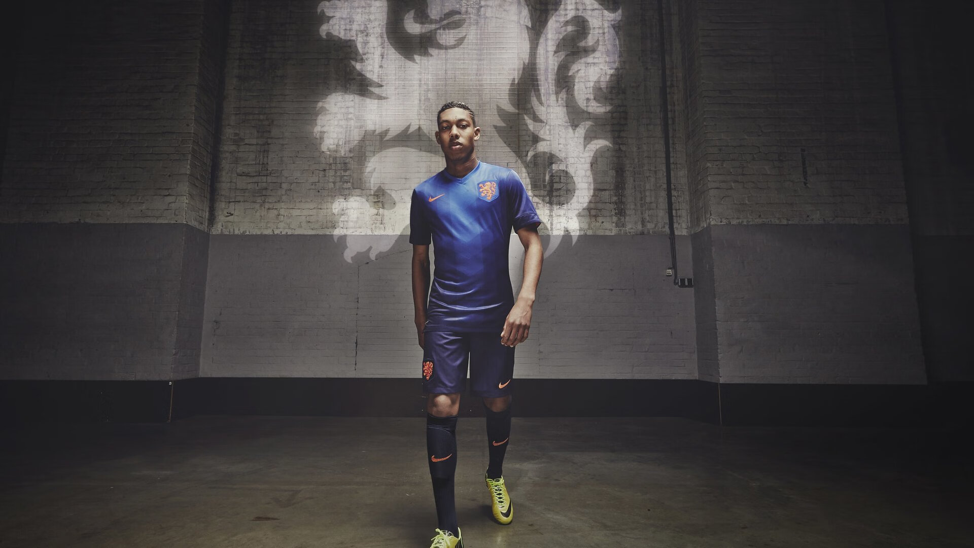 意甲焦点战之夜,拉什福德点燃赛场,红魔之焰照亮亚平宁