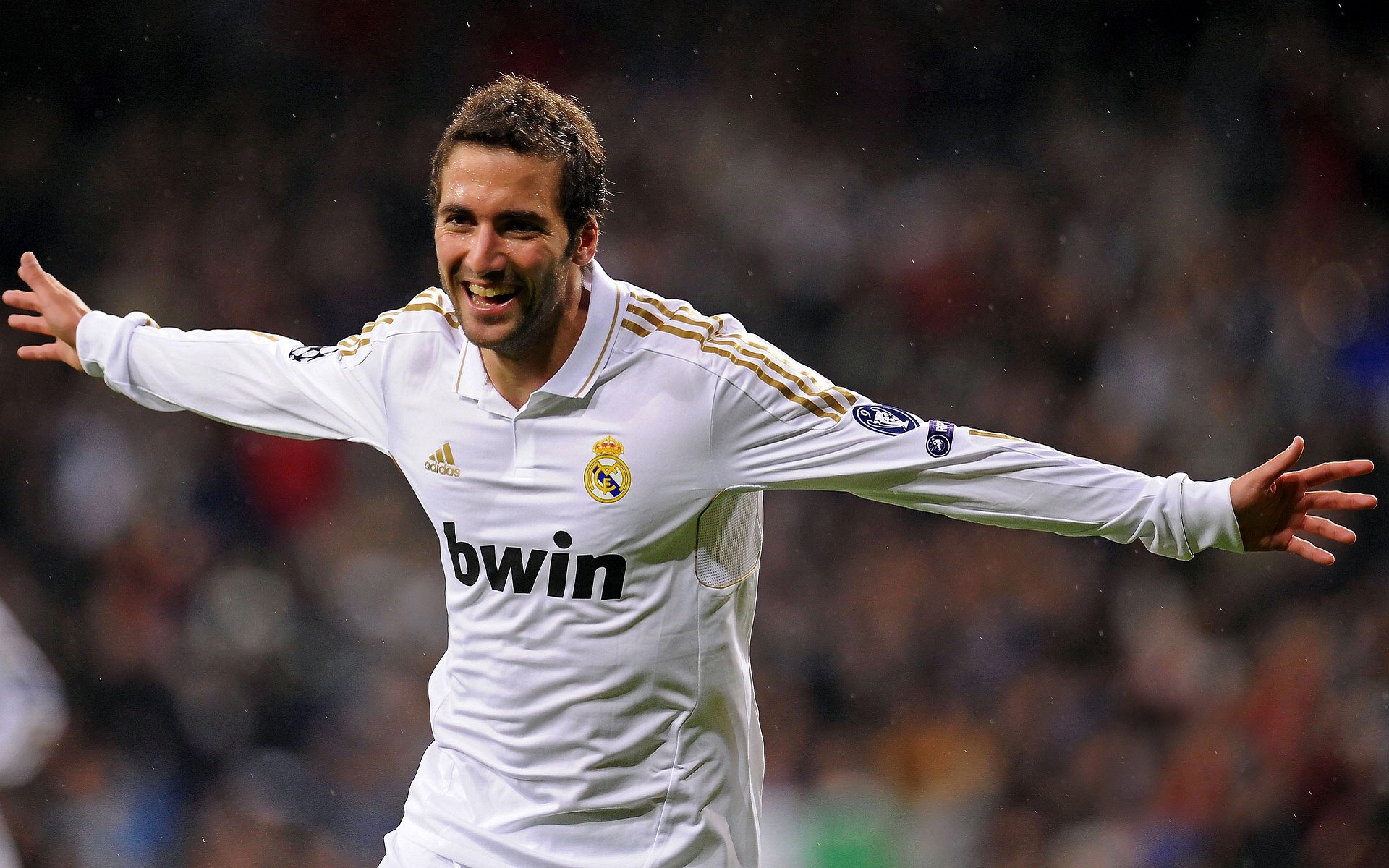 绿茵场外的加时赛，当德甲争冠焦点战遇上尼克斯的坚韧胜利